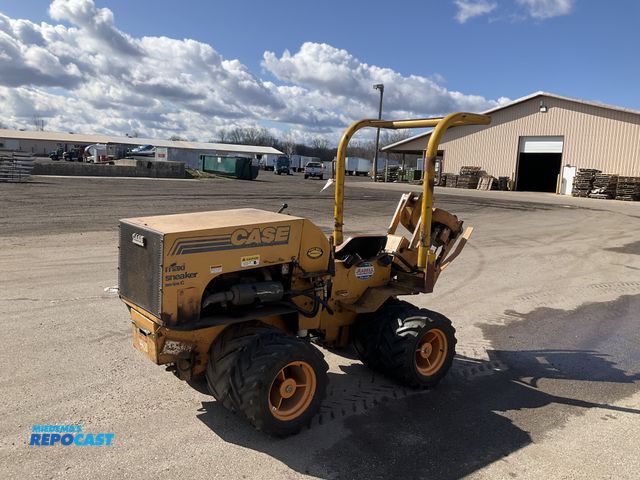 Lot 2-42654 - Case Maxi Sneaker Ride-On Vibratory Plow