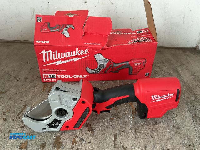 Lot 2-18250 - Milwaukee M12 plastic pipe shear 2470-20