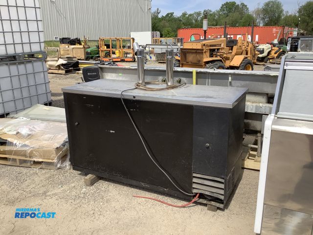 Lot 2-76952 - True Beverage dispenser table, (6) taps, 69”x27.5”x49”H