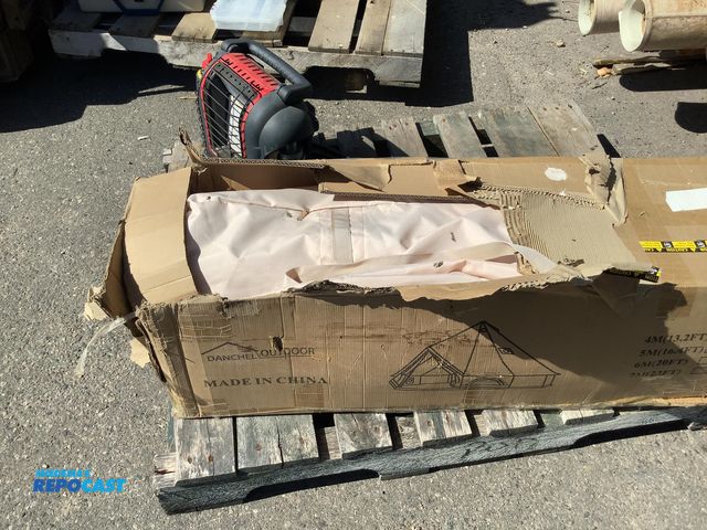 Lot 2-76790 - Danchel 4-Season Tent 16.4 ft 4-8 person and a heater