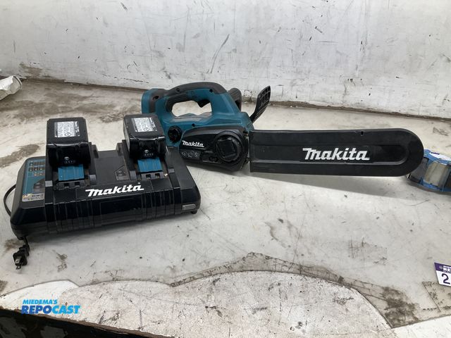 Lot 2-35453 - Makita XCU02 12” Chainsaw &amp; DC18RD Battery Charger w/ (2) batteries
