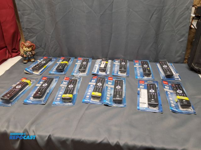 Lot 2-69504 - LOT OF RCA UNIVERSAL REMOTES
