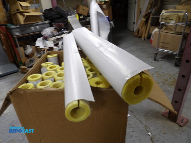Lot 2-51098 - lot of 28 pipe insulation, 24 1 5/8" x 1/2", 4 1 3/8" x 1 1/2"