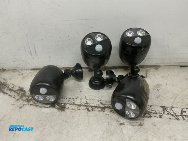 Lot 2-19455 - Lot of (4) battery powered motion lights, used