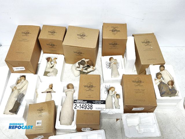 Lot 2-14938 - lot of assorted WILLOW TREE Figures with boxes.