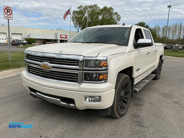 Lot 2-39610 - 2014 Chevrolet Silverado 1500 High Country Crew Cab 4WD Crew Cab Short Box Pickup Truck