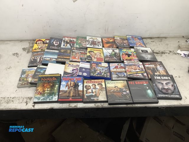 Lot 2-15598 - 30 Assorted cds, ps4 games, and Wii games - includes various genres