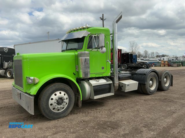 Lot 2-11624 - 1999 Peterbilt 379 Day Cab Semi Truck