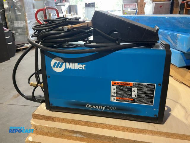 Lot 2-22621 - Miller Dynasty 200 portable AC/DC TIG and Stick inverter welder