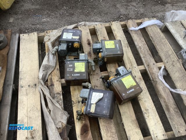Lot 2-32833 - (5) Lube Corp. MMXL-III automatic lubrication pump