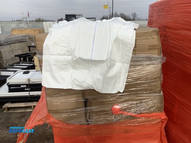 Lot 2-93230 - Lot of approximately 30 sft1 coats XL 25 in each box