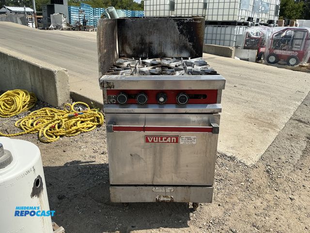 Lot 2-27947 - Vulcan Stainless Steel Commercial oven with 4-burner electric stove
