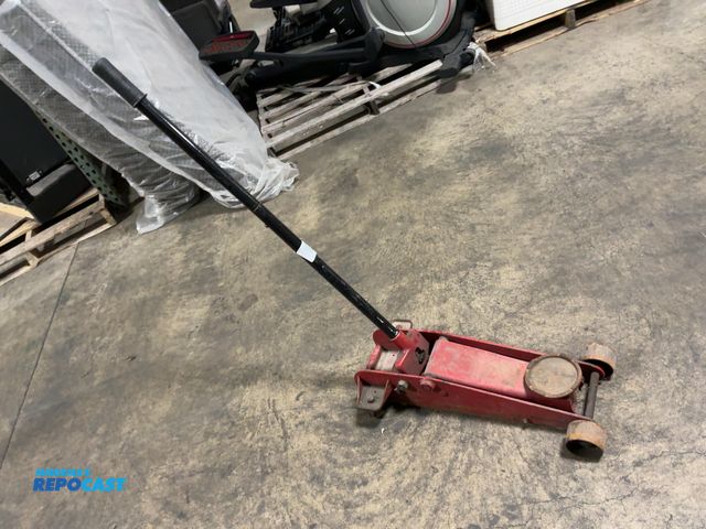 Lot 2-27812 - Heavy duty jack unknown make and model