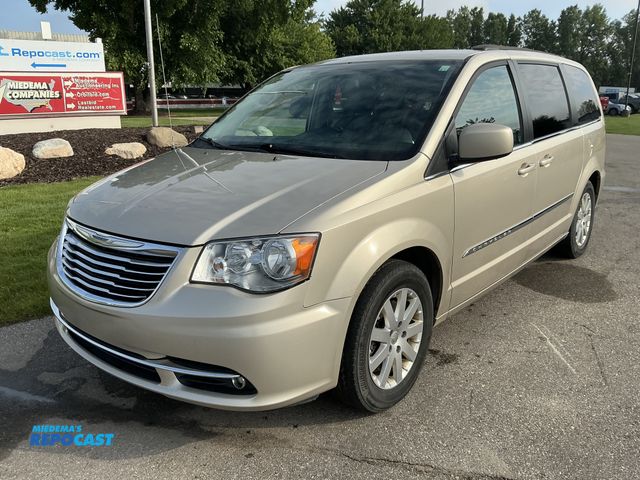 Lot 2-45861 - 2015 Chrysler TOWN &amp; COU Touring Mini Van FWD