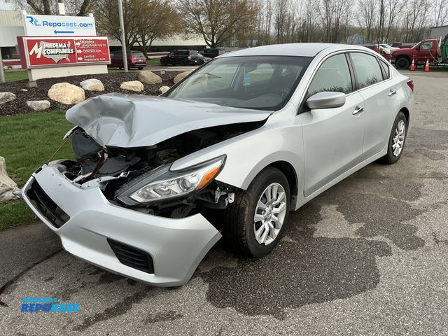 Lot 2-46402 - 2017 Nissan Altima 2.5 S Sedan FWD