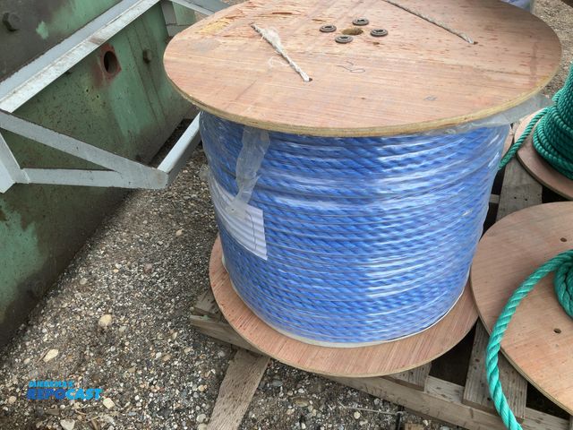 Lot 2-35918 - 3/4 x 1200' blue 5/8 polypropylene rope