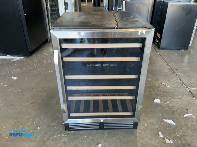 Lot 2-67724 - Scratch & Dent Avanti WCR496DS 49-Bottle Dual-Zone Wine Cooler