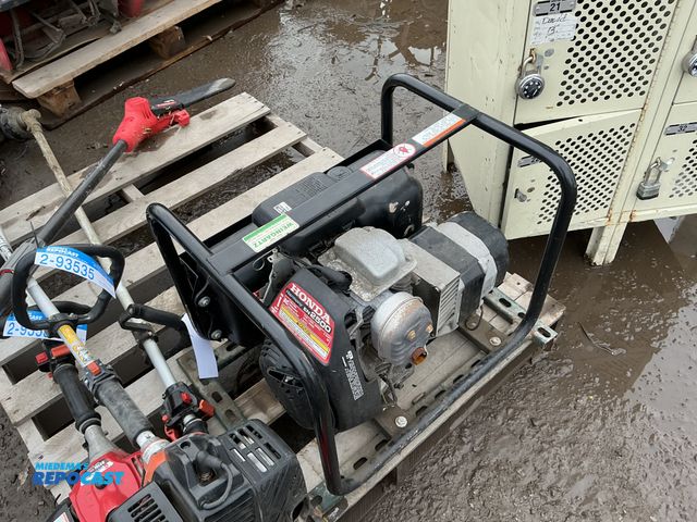 Lot 2-93532 - Honda Harmony EN2500 120V, 60 Hz, and max output 2.5kVA.