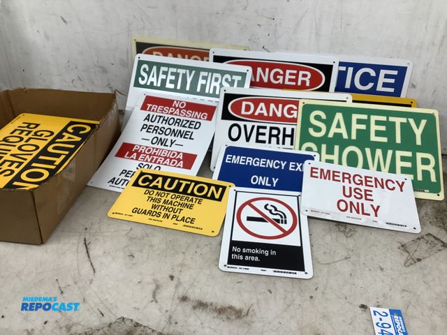 Lot 2-94885 - large box of signs, new, various selection