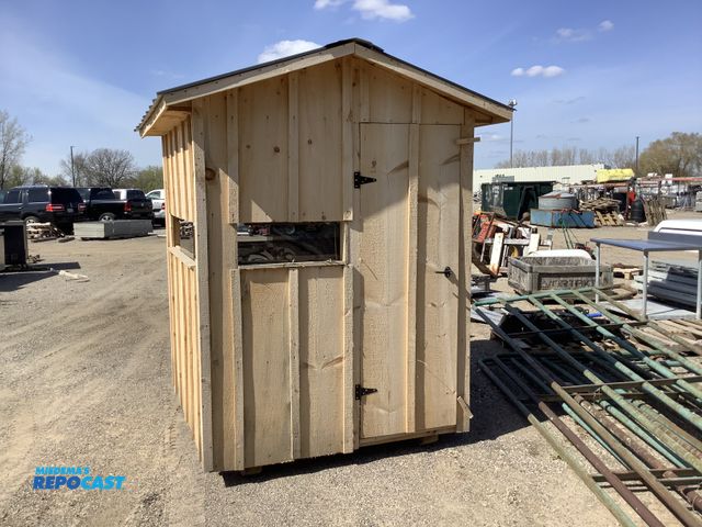 Lot 2-77098 - Wooden chicken coop with plastic sliding windows, 6x8’