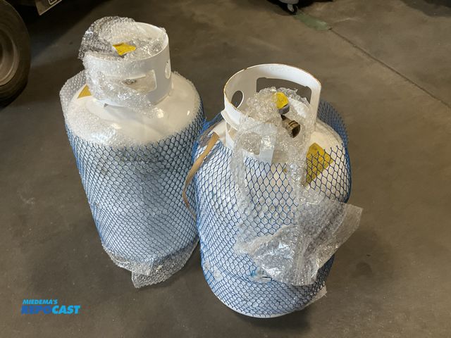 Lot 2-33257 - Lot of (2) 30lb propane tanks