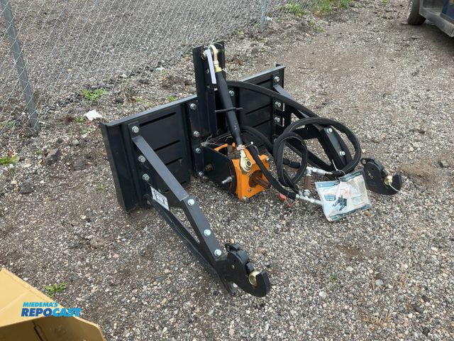 Lot 2-31758 - Wolverine PHA-15-02C Hydraulic 3-point hitch and PTO adapter Quick Attach 3-Point Hydraulic Powered
