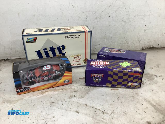 Lot 2-96292 - Lot of collectibles including (3) 1:24 scale cars and a 1:18 scale car