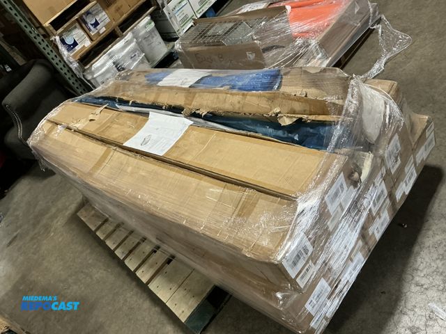 Lot 2-69531 - Skid of (14) Aluminum Roof Racks, 4 pieces per box, black rails and silver cross beams