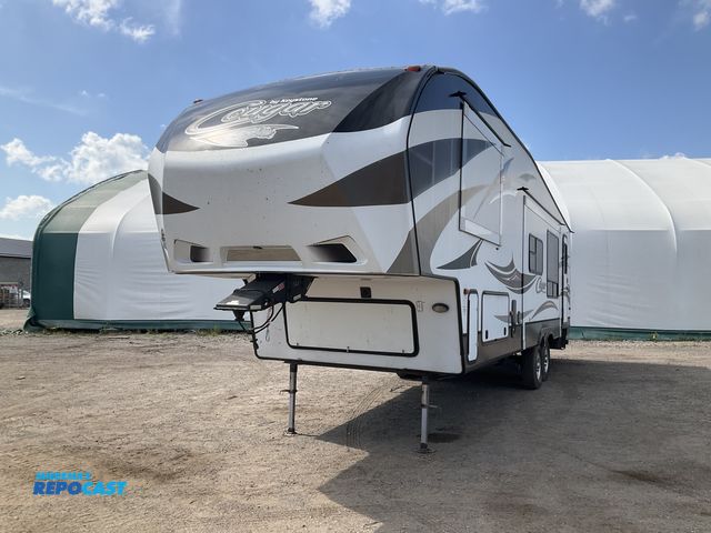 Lot 2-30526 - 2014 Cougar 301SAB Camper Travel Trailer