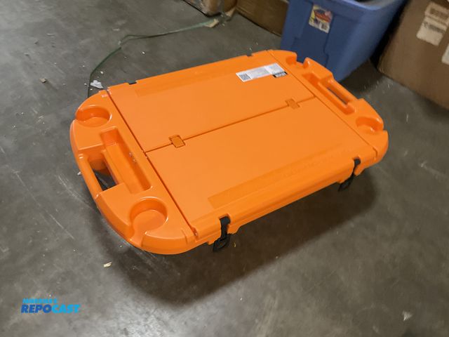 Lot 2-27474 - Vevor Floating Cooler FC-01-0, Capacity: 40 qt, Product type: Vessel Type
