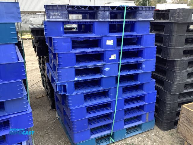 Lot 2-69106 - Lot of (11) plastic pallets, two styles
