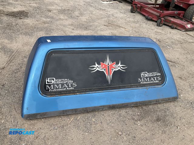 Lot 2-96124 - Blue fiberglass enclosure Truck Camper Shell