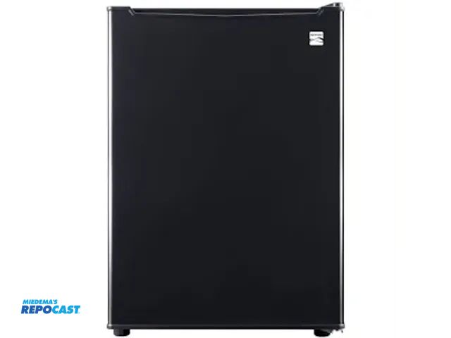 Lot 2-99526 - Kenmore 072.01.2619 Refrigerator/Freezer Refrigerator Kenmore compact refrigerator.