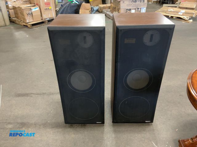 Lot 2-74949 - (2) Ultralinear 412 Studio Comparator Series Speakers