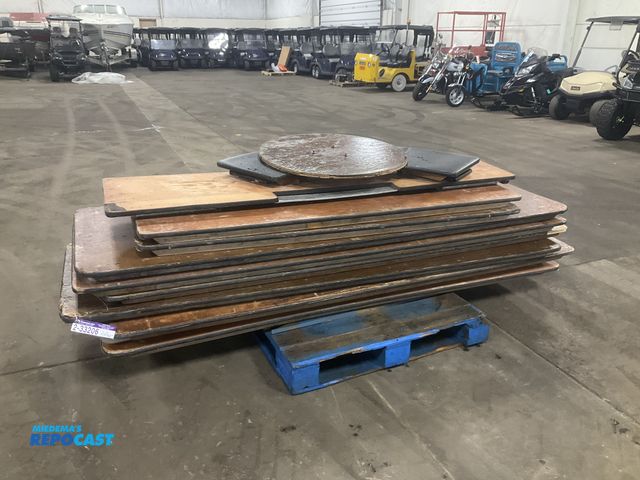 Lot 2-33206 - Lot of used folding tables