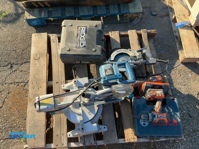 Lot 2-96790 - Lot of miscellaneous tools including wen 10” sliding compound miter saw, rigid pneumatic nail gun, r...