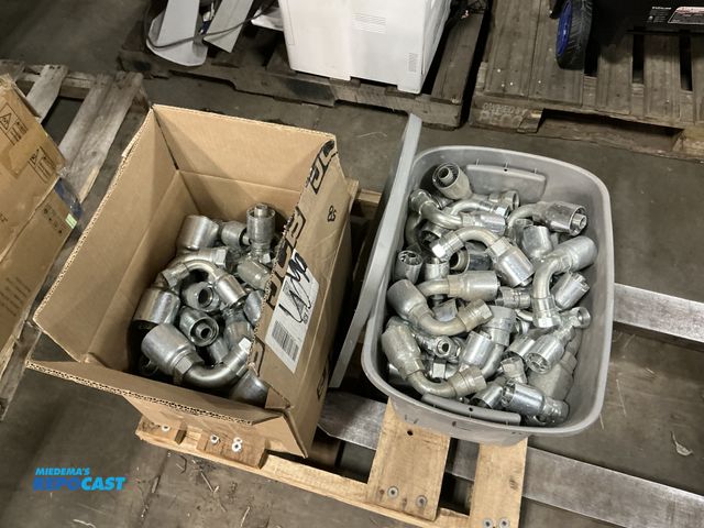 Lot 2-60410 - 2 Boxes of new asst. Parker Hydraulic Fittings, Various Sizes, application, &amp; PSI working pressu...