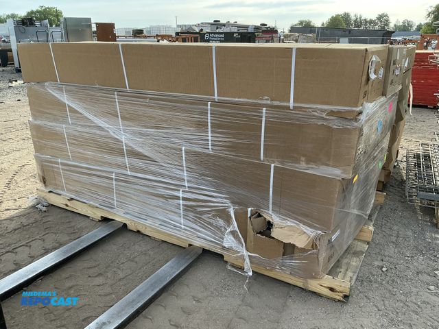 Lot 2-76859 - Skid lot of (8) V9C3Z-99501A42-EA Ford F-150 6.75' super duty Tonneau Covers
