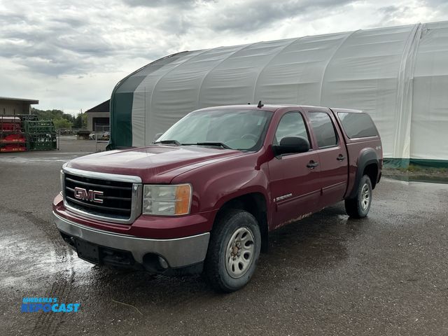 Lot 2-30388 - 2007 GMC Sierra Classic 1500 SLE1 Crew Cab 4WD Crew Cab Standard Box Pickup Truck 4x4
