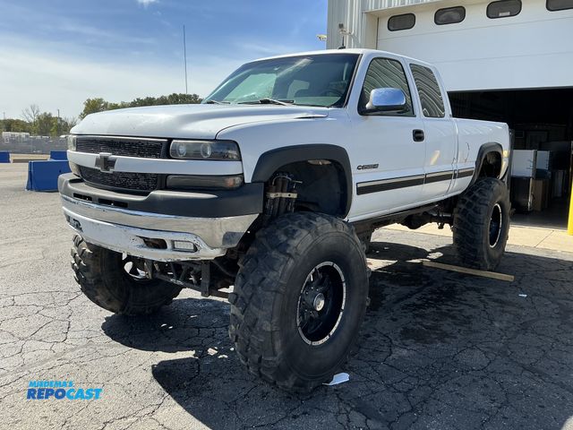 Lot 2-45123 - 2002 Chevrolet Silverado 2500HD Extended Cab Pickup Truck 4x4