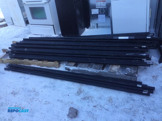 Lot 2-59554 - wheatland tub fence post 84 black metal terminal chain link fence post
8 ft