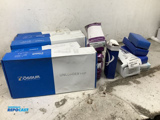 Lot 2-35578 - Large lot of immobilizes and braces, for knees, shoulders, back, and wrists.