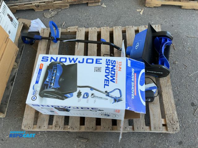 Lot 2-38367 - Snow Joe Powered Snow Shovel Single Stage