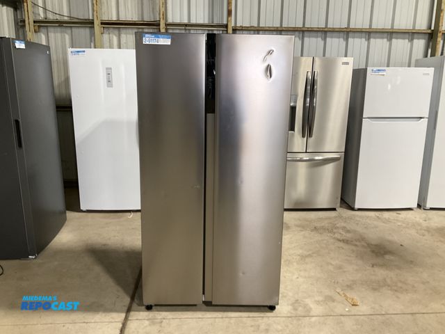 Lot 2-91174 - Scratch & Dent Free Standing Frigidaire  FRSG2115AV Refrigerator/Freezer