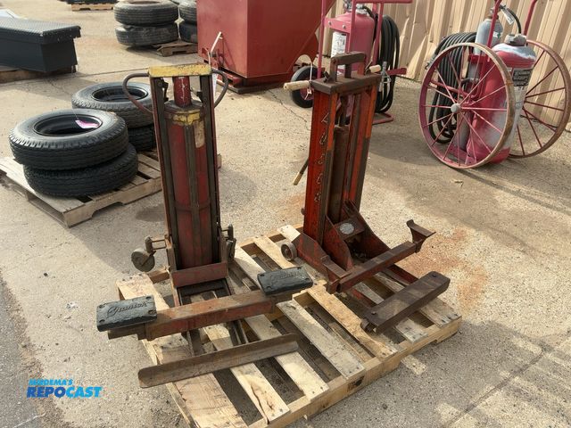 Lot 2-11042 - (2) Used Vehicle Bumper Jacks, one is a Ausco D-8000 3,000 lb Capacity Hydraulic Bumper Jack, Non-Wo...