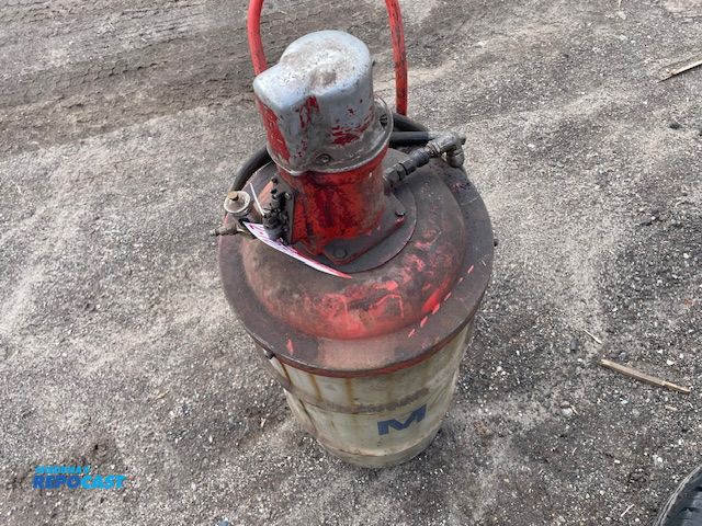 Lot 2-72703 - 1 Pneumatic grease pump with hose,  empty barrel and cart. Missing gun.  Make and model unknown. Wor...