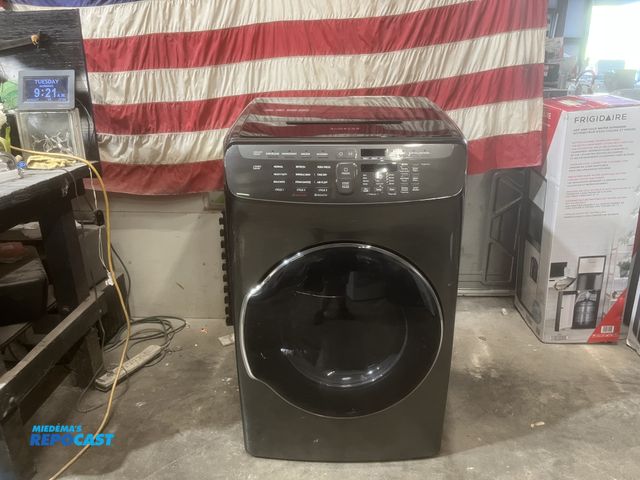 Lot 2-59016 - Samsung Front loader Dryer Steam Gas  9 cycles  4 dryness levels  4 temps  Heavy duty  Wrinkle away ...