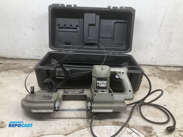 Lot 2-19922 - Porter cable 7724 Electric Powered Band saw Porter cable