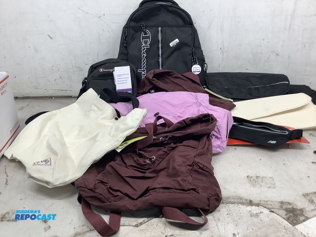 Lot 2-76937 - Lot of Columbia and Target began,  drawstring bags, backpacks