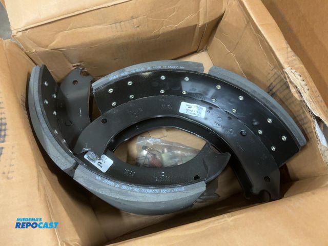 Lot 2-10024 - (1) Bendix Brake Shoe Kit, Part No. BXHT4726E2BA201